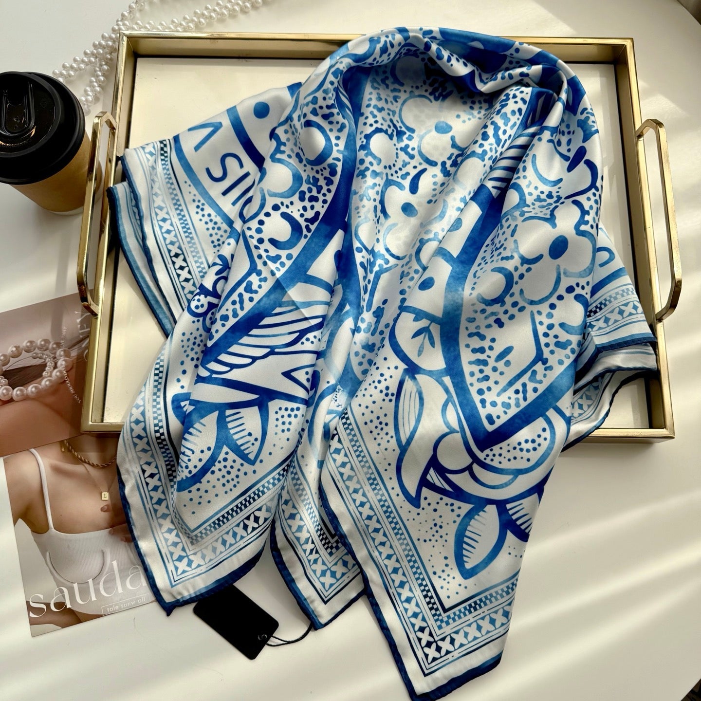 Classic four-leaf clover letter pattern scarf