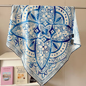 Classic four-leaf clover letter pattern scarf