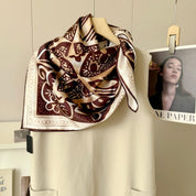 Classic four-leaf clover letter pattern scarf