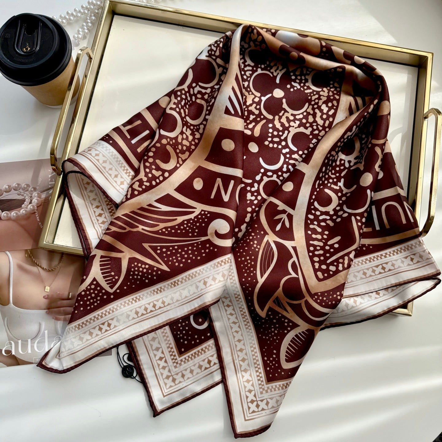 Classic four-leaf clover letter pattern scarf