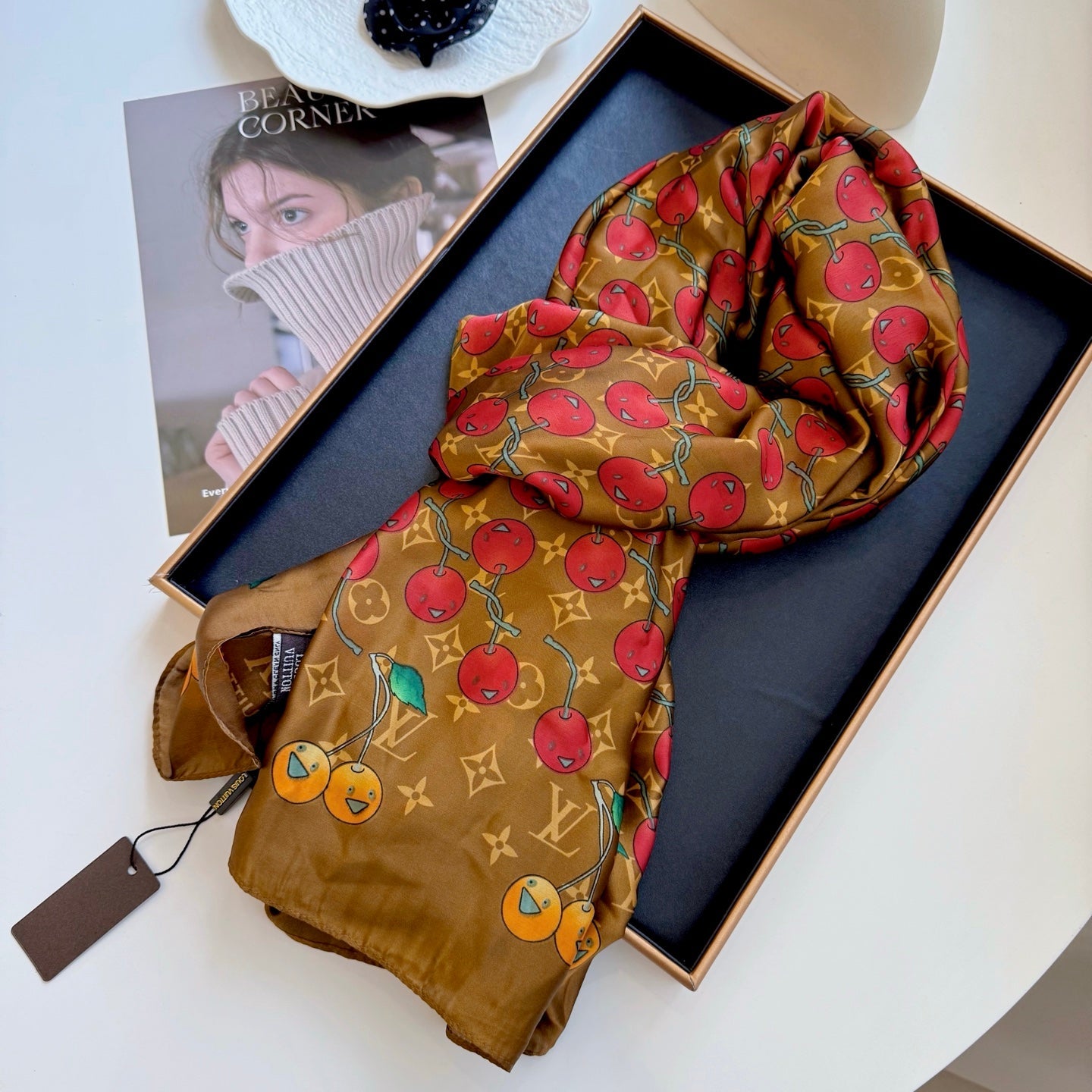 Classic four-leaf clover letter pattern scarf