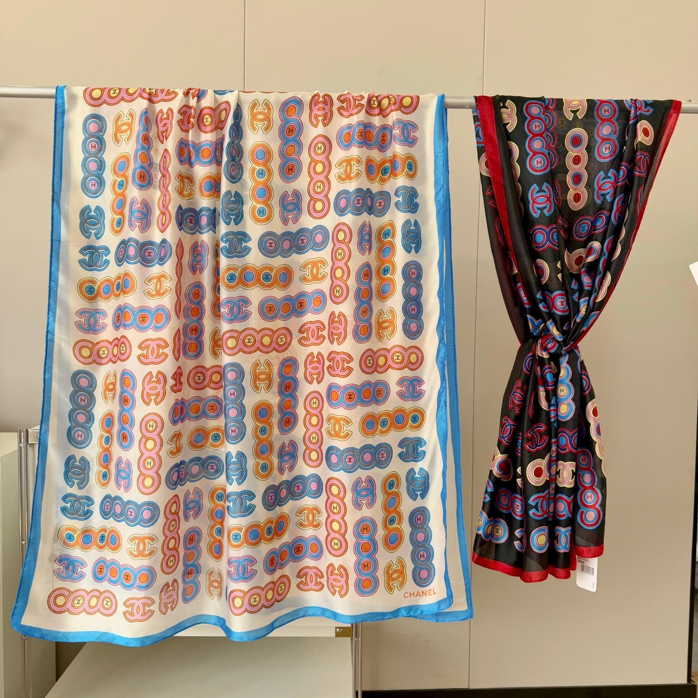 Classic CC letter pattern scarf