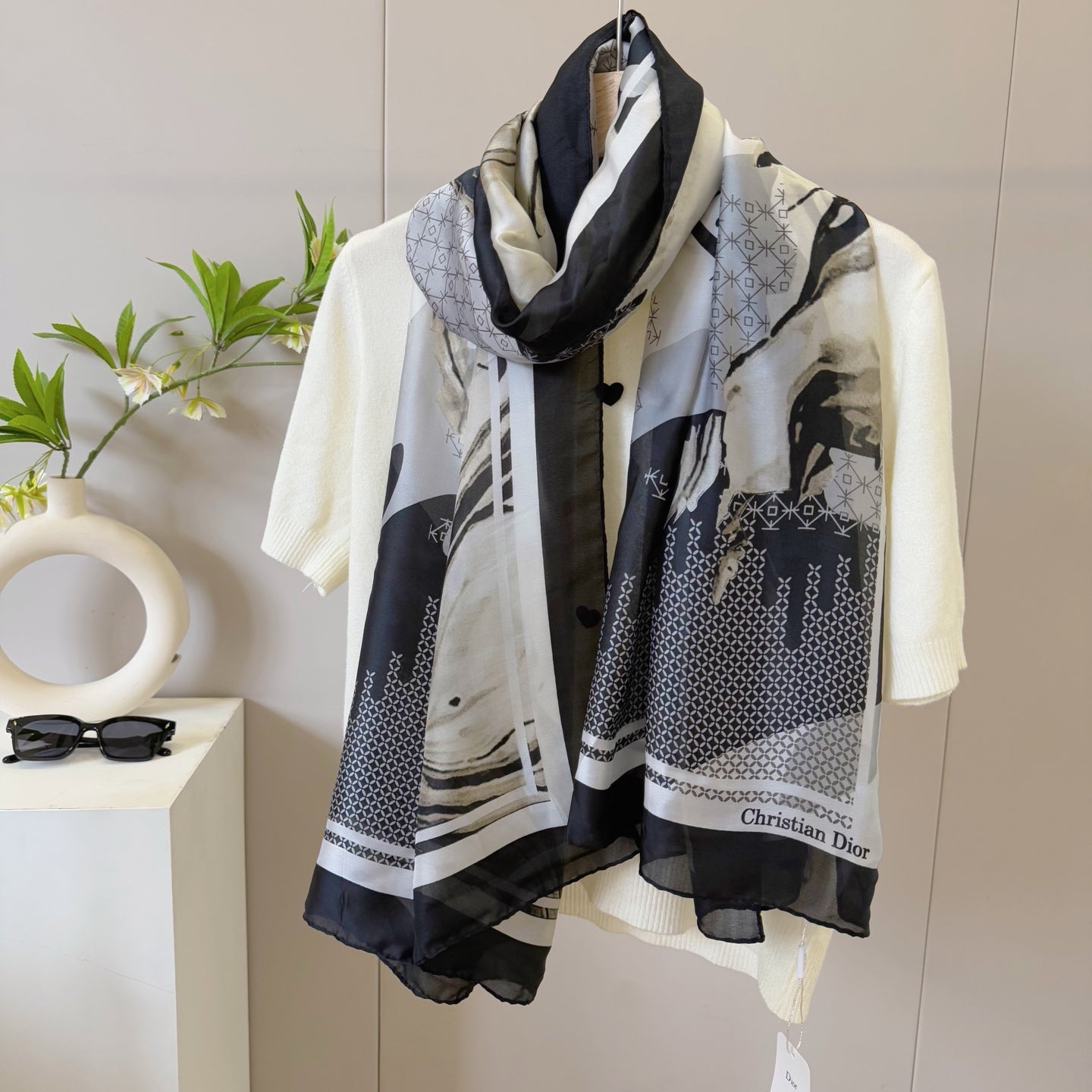 Classic CD letter pattern scarf