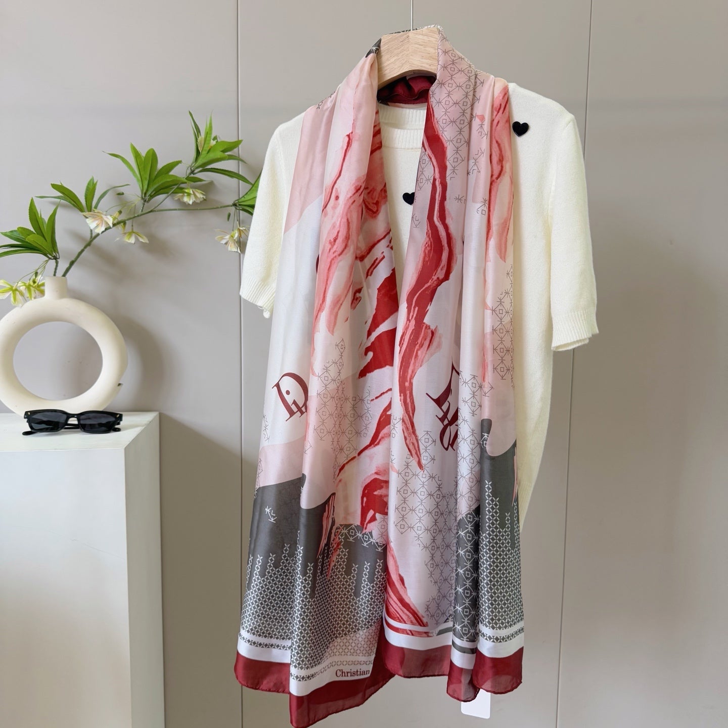 Classic CD letter pattern scarf