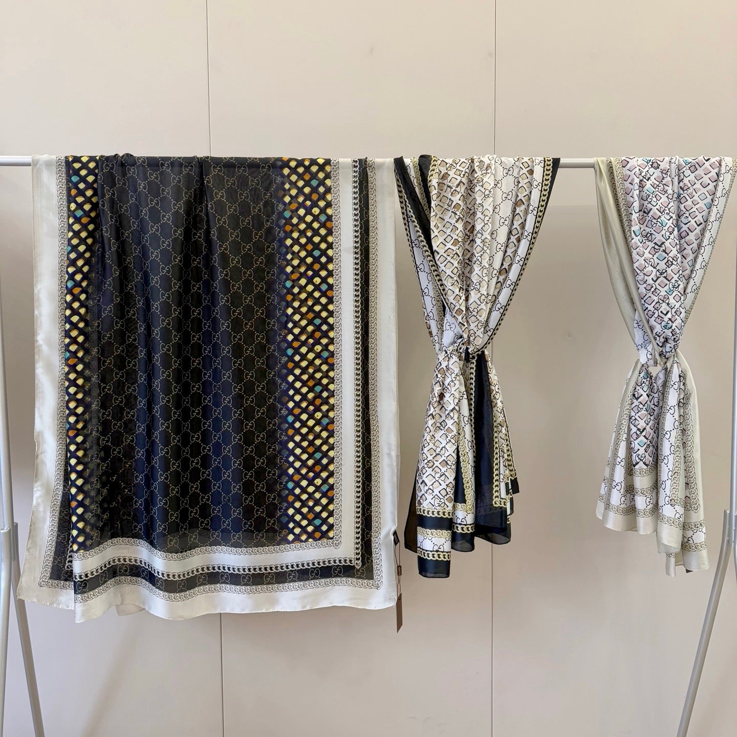 Classic GG letter pattern scarf