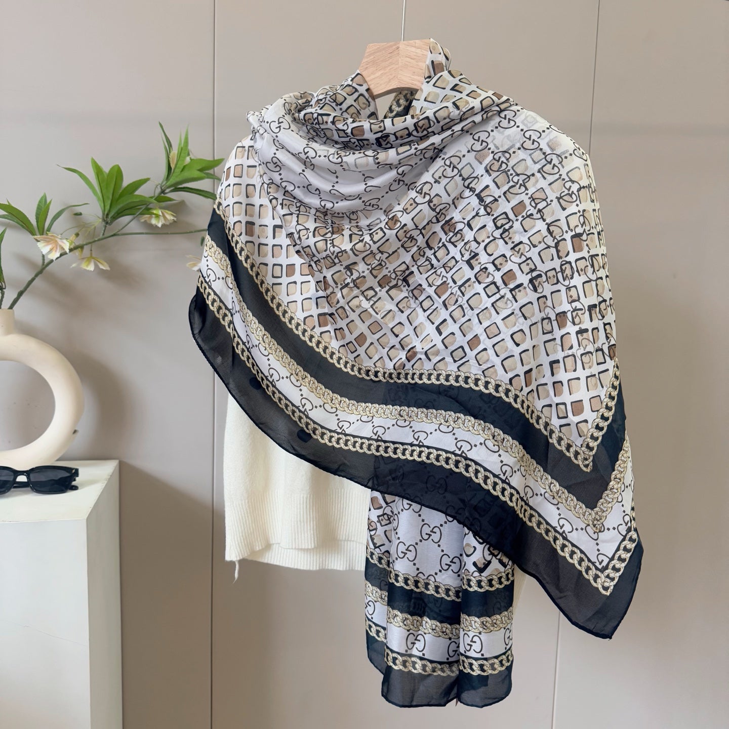 Classic GG letter pattern scarf