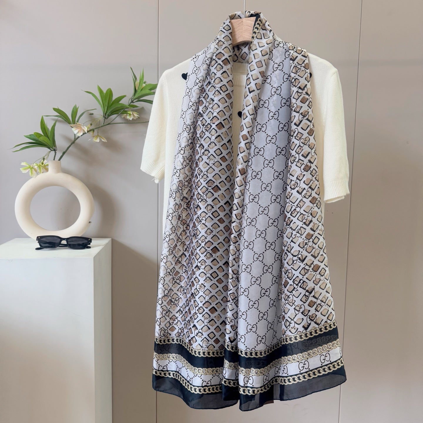 Classic GG letter pattern scarf