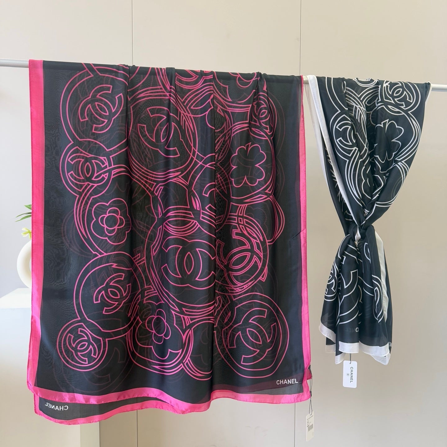 Classic CC letter pattern scarf