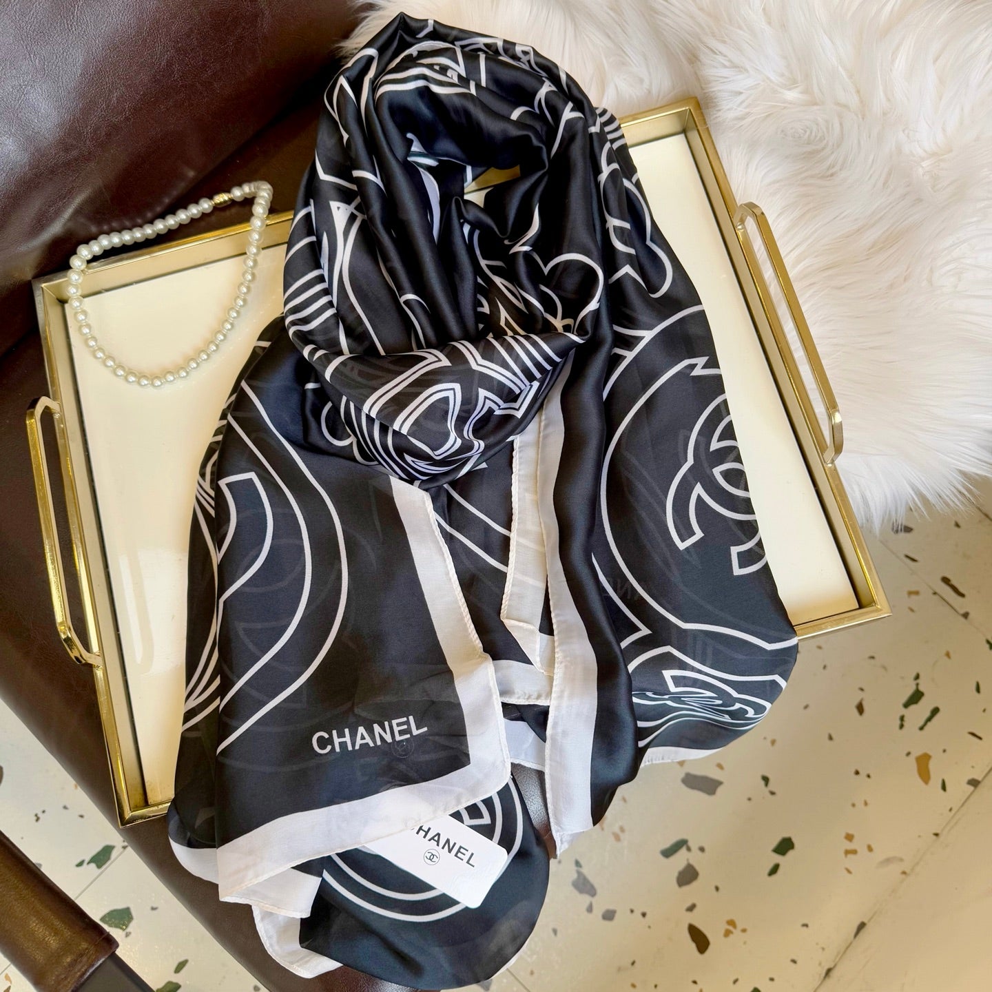 Classic CC letter pattern scarf