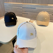 Modische Baseballkappe mit BUR-Buchstaben