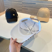 Modische Baseballkappe mit BUR-Buchstaben