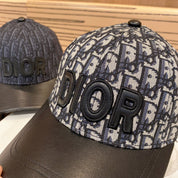 Modische Baseballkappe mit CD-Buchstaben