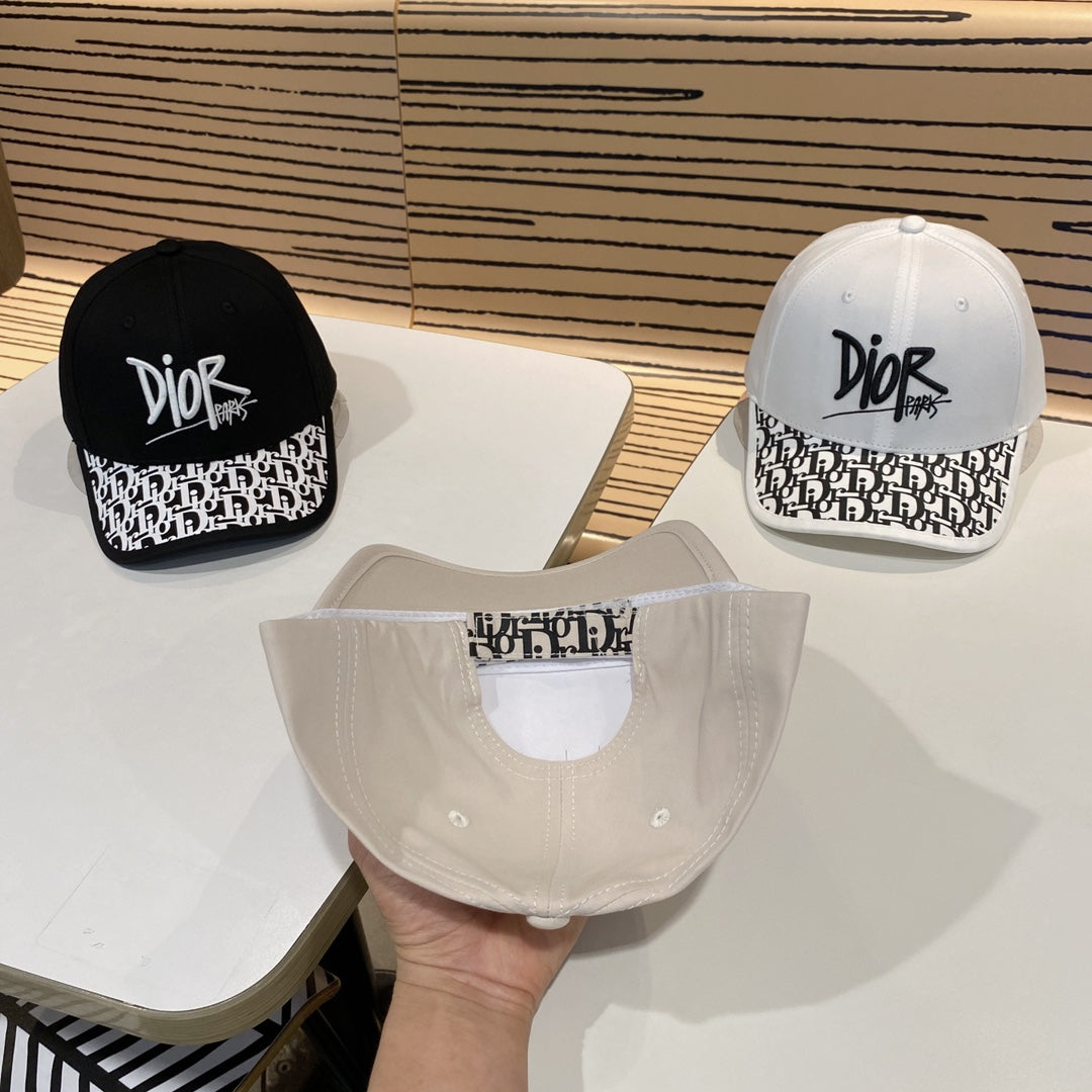 Modische Baseballkappe mit CD-Buchstaben