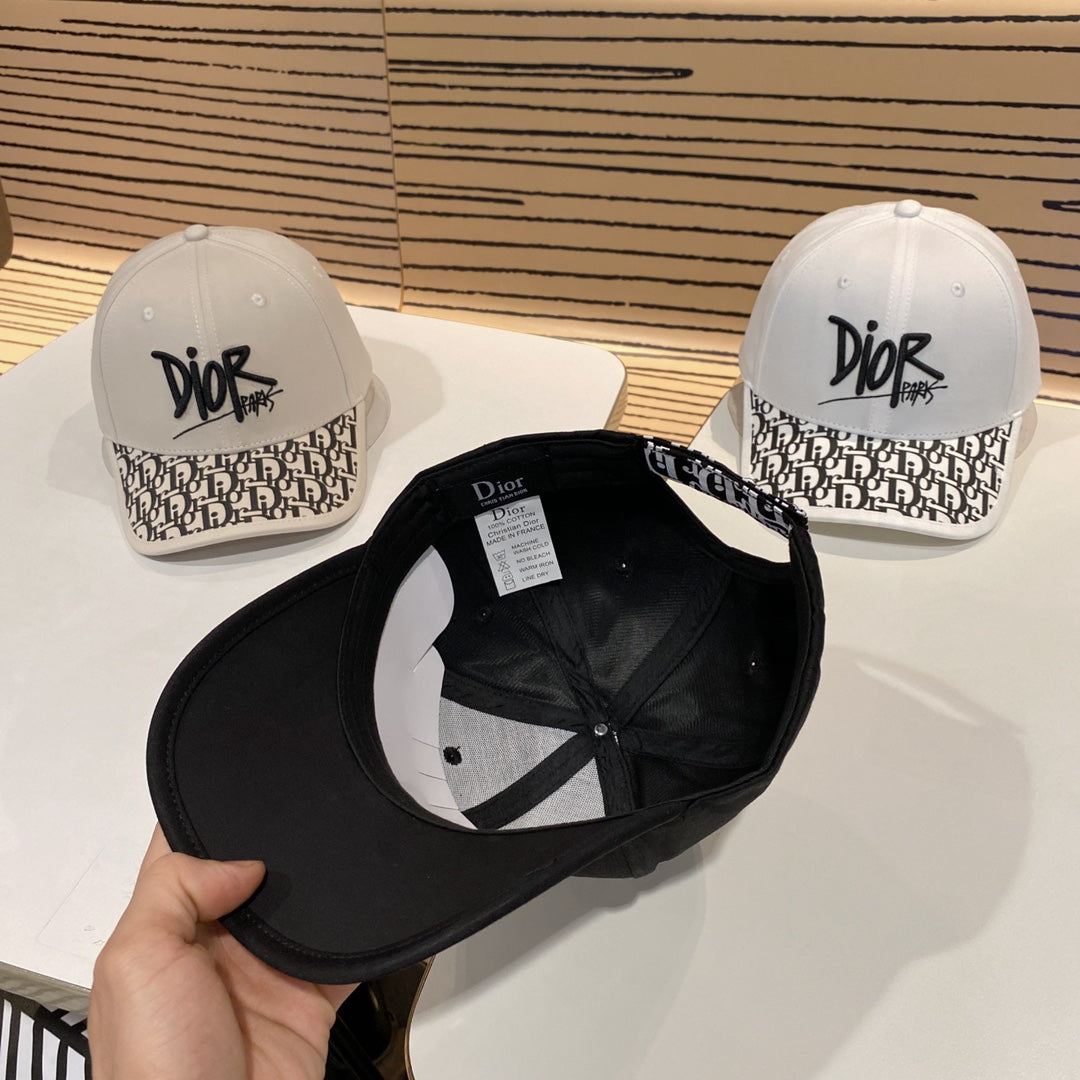 Modische Baseballkappe mit CD-Buchstaben