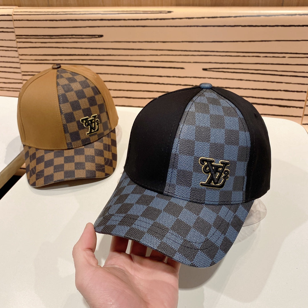 Fashionable four-leaf clover letter baseball cap