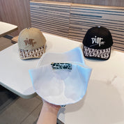 Modische Baseballkappe mit CD-Buchstaben