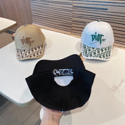 Modische Baseballkappe mit CD-Buchstaben
