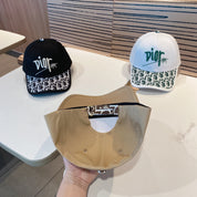 Modische Baseballkappe mit CD-Buchstaben