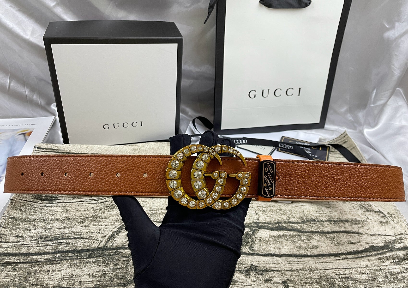 Luxuriöser Gürtel mit Doppel-G-Strass und beidseitigem Litschi-Muster in 4 Farben