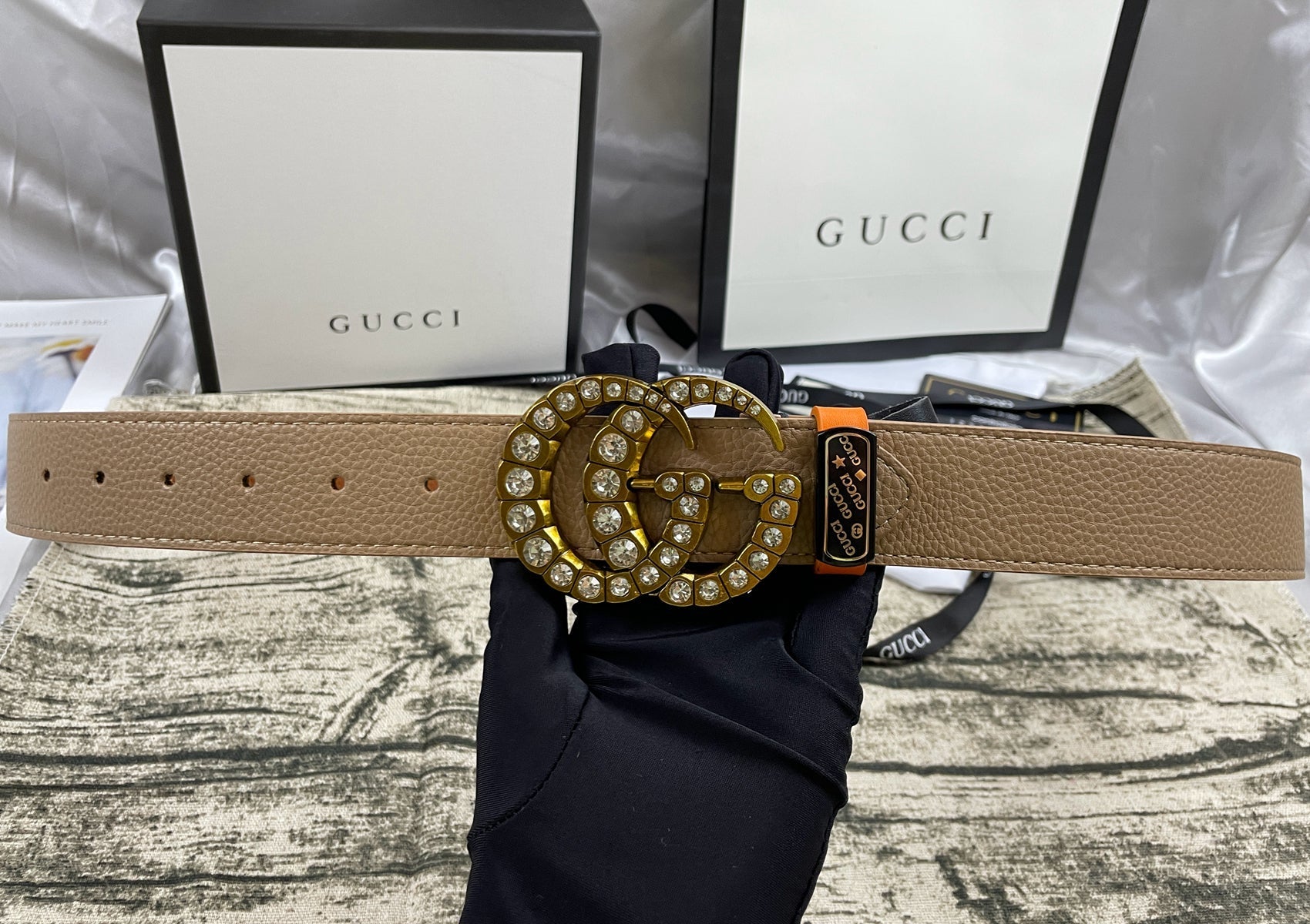 Luxuriöser Gürtel mit Doppel-G-Strass und beidseitigem Litschi-Muster in 4 Farben