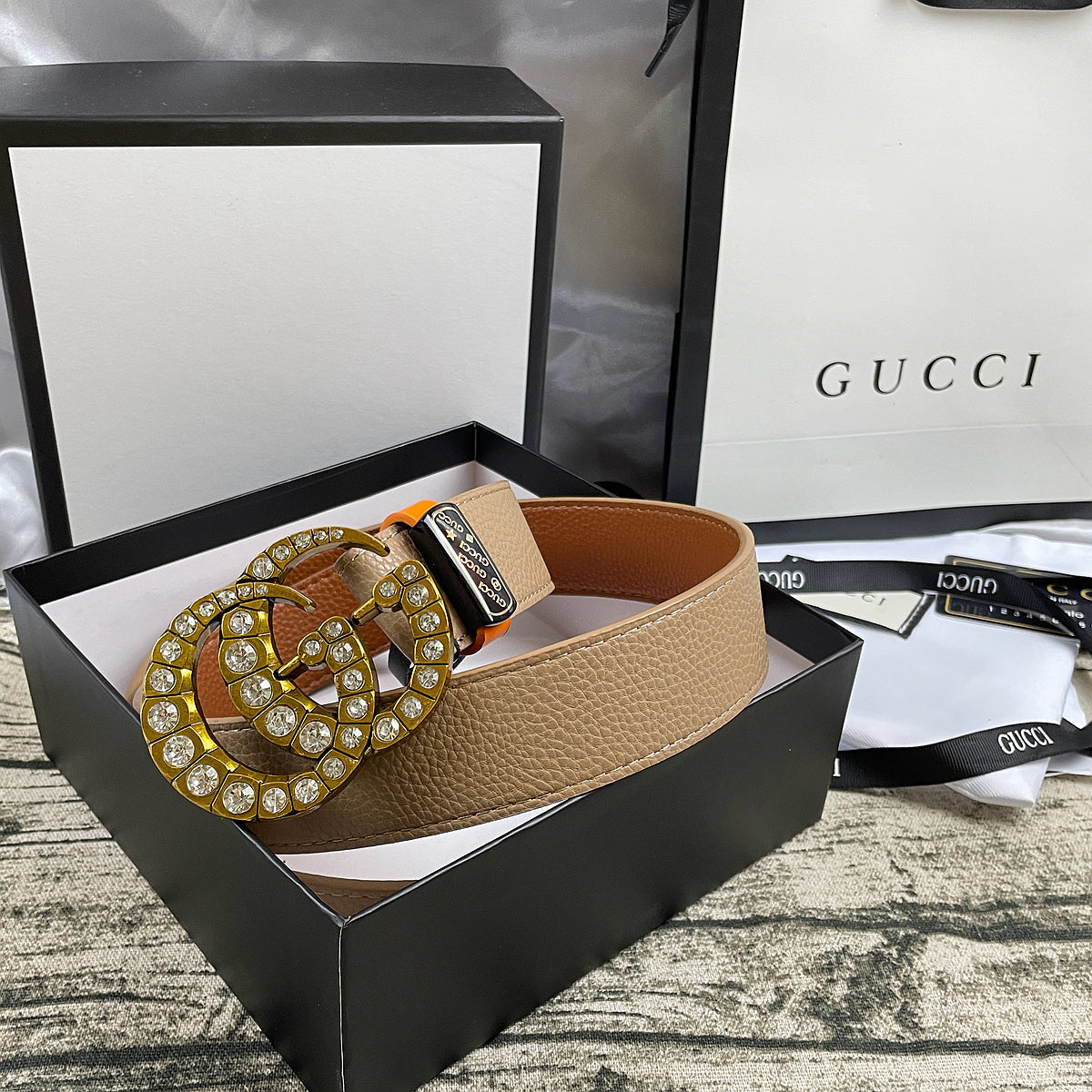 Luxuriöser Gürtel mit Doppel-G-Strass und beidseitigem Litschi-Muster in 4 Farben
