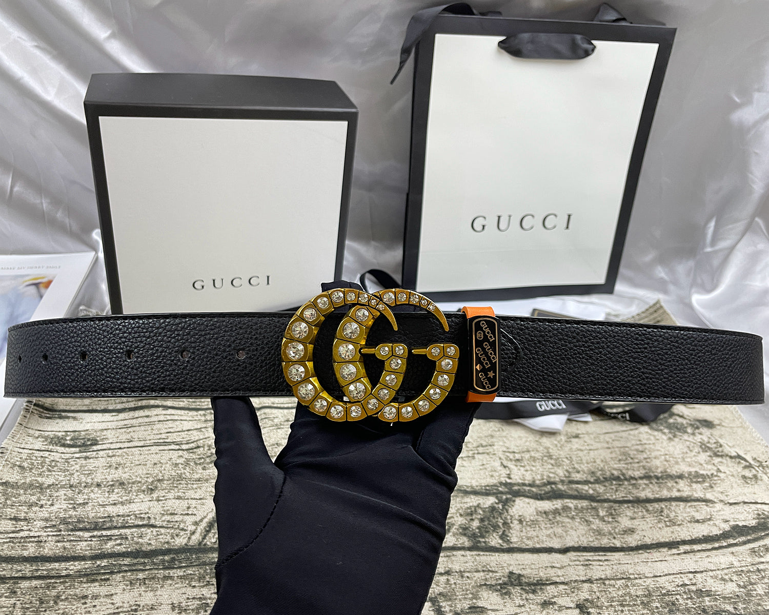Luxuriöser Gürtel mit Doppel-G-Strass und beidseitigem Litschi-Muster in 4 Farben